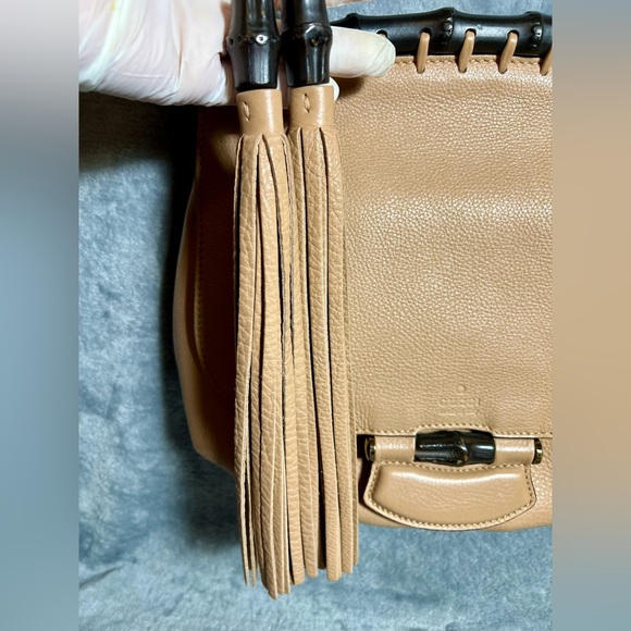 Gucci Bamboo Nouveau Camellia Medium
Fringe Bag - Picture 3 of 17